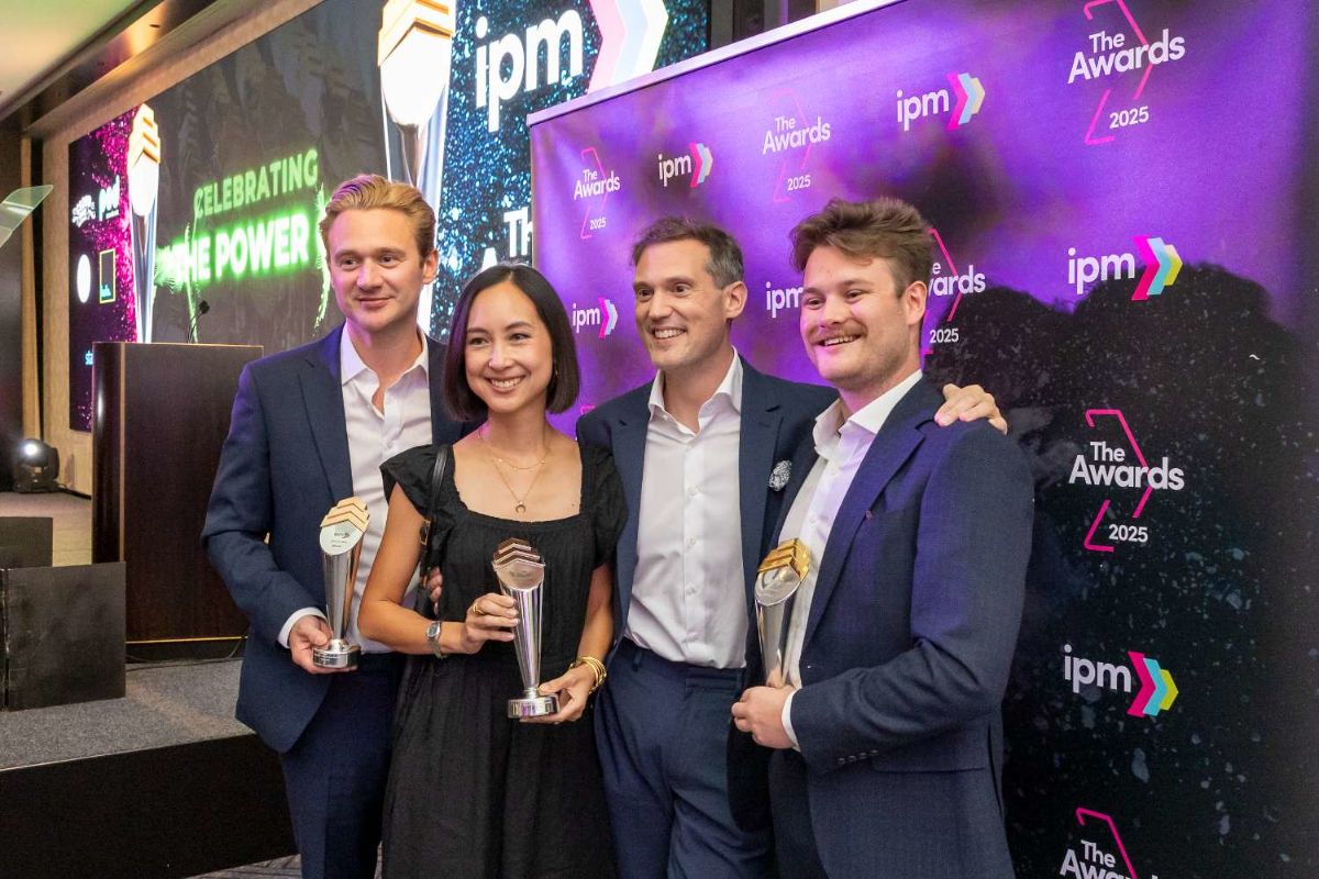 Tim Hook, Jade Wan and 2 other individuals holding their awards